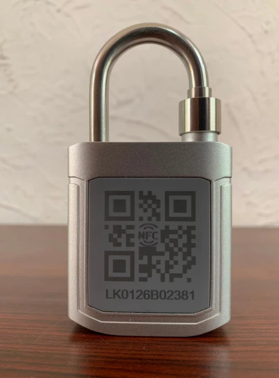 Kunci digital NFC CAA membuka gembok pasif melalui kontak fisik