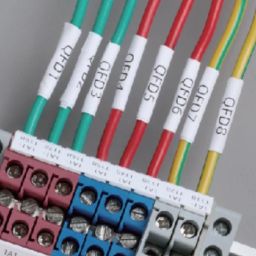 Wrap-around labels M100C pada kabel